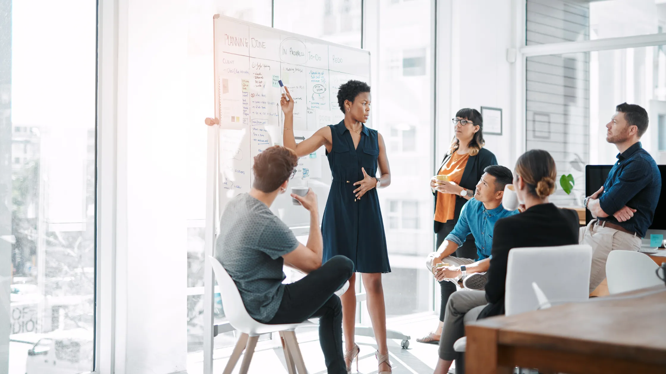 Como integrar diferentes setores da empresa para melhorar a eficiência