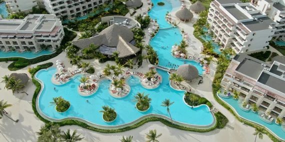 Hotéis e resorts: funções sazonais para a alta temporada de verão